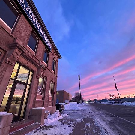 Zenith Basecamp Hostel Duluth Bagian luar foto